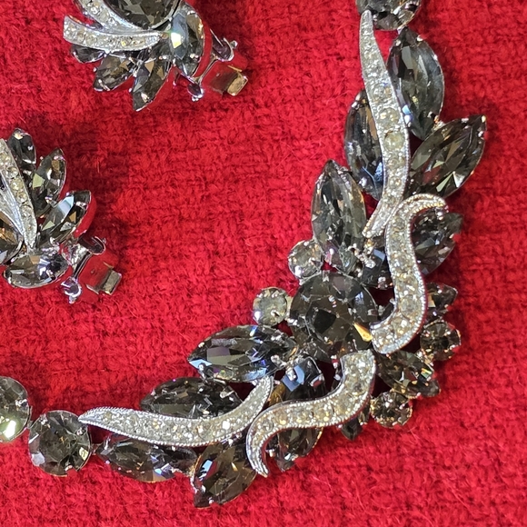 Weiss Black Diamond Rhinestone Necklace, Clip Earrings Rhodium Plating Vintage - Picture 15 of 16